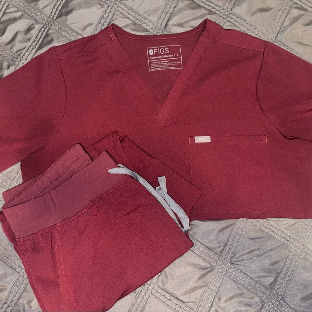 Figs Women's Burgundy Scrub Set